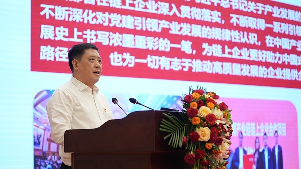 江西省銅產業(yè)鏈黨委書記，江銅集團黨委書記、董事長鄭高清作報告 - 副本.jpg